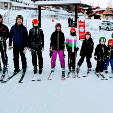 Skidfamiljen samlad bara mamma/mormor/farmor/sv&auml;r.