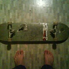 min vanliga skateboard, en minilogo powell, med en. Foto: philip g&ouml;ransson.