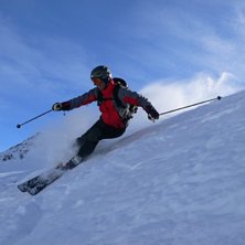 Micke skiner i kapp med solen.. Foto: Martin Bengtsson. &Aring;kare: Michael Malmros.