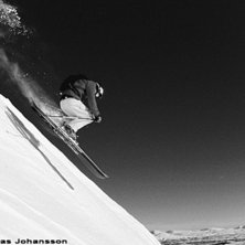 P&aring; ett v&auml;lk&auml;nt st&auml;lle i Riksgr&auml;nsen kommer Jo. Foto: Mattias Johansson. &Aring;kare: Jonas Abrahamsson.