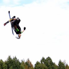Iron cross backflip. Foto: Jonas Tr&auml;g&aring;rdh. &Aring;kare: Jeppe Tr&auml;g&aring;rdh.