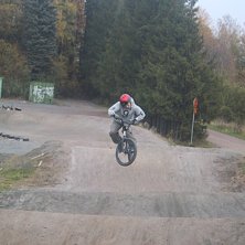 Hopp med bmx
. Foto: Crille. &Aring;kare: axel.