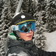 P&aring; v&auml;g upp i liften f&ouml;r f&ouml;rv&auml;ntansfull offpis. Foto: Kim Hammar. &Aring;kare: Rasmus Hammar.