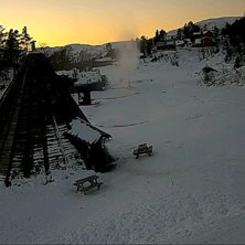 Sn&oslash;produksjon
Da er 9 kanoner i gang p&aring; venstre .