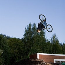 Backflip :). Foto: Kenneth Einars. &Aring;kare: Alex B&auml;ckvall (jag).