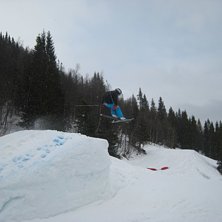 ett hopp i r&ouml;da linjen. Foto: Anders Jonsson. &Aring;kare: jag.