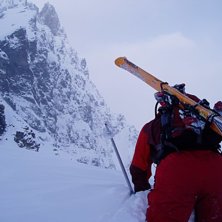 Hajkat upp p&aring; en topp... grymt puder!!. Foto: Anders Larsson. &Aring;kare: Christopher Puterman.
