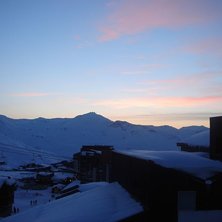 Solen g&aring;r ner bakom Point De La Masse toppen i Va. Foto: Ulf Jidestig.