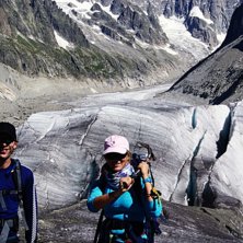 Hike fr&aring;n Chamonix valley upp till Refuge Le Requ. Foto: Mat Steele. &Aring;kare: Caroline &amp;amp; Rob.