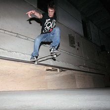 Crooked grind. Foto: Yngve Staberg. &Aring;kare: Fredrik Carlson.