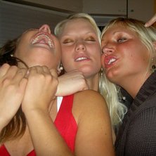 Da gang!. &Aring;kare: &aring;kare vet i fan.. men denna kv&auml;llen va de mandis, kluft och brajtan som br&auml;nde lagg i baren.