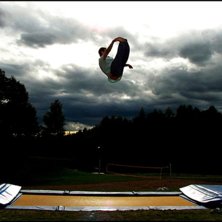 N&auml;sgrab p&aring; t&aring;n. Foto: Jakob Lundberg A.k.a Jekub. &Aring;kare: Jesper Nor&eacute;n.