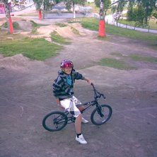 &Auml;lska bmx, roligaste banan i vansbro! :). Foto: Hampa. &Aring;kare: Elin.
