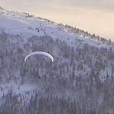 Spr&aring;ngmarsh ut fr&aring;n &Aring;reskutan, sk&auml;rmflyg ner t. Foto: Oskar Storm. &Aring;kare: Me.