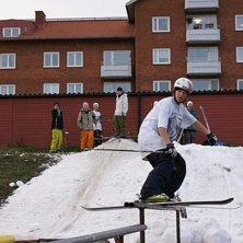 I`m going down to the next level of the rail!. Foto: Nicke. &Aring;kare: P&auml;jj p&auml;jj.