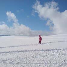 Ella provar puder, men det lutar lite f&ouml;r klent f. Foto: Gert Anderzen. &Aring;kare: Ella Anderzen.