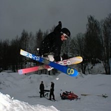 session i driten med skoter och skidor. Foto: johan. &Aring;kare: Felix.