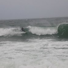 Januari surfing p&aring; Tor&ouml;. Feta Swells!. Foto: Jakob Rejdemo. &Aring;kare: Rider: unknown.