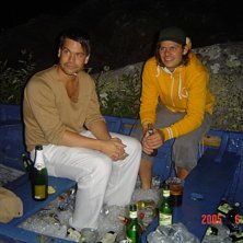 jag: ska vi t&auml;vla vem som kan kyla f&ouml;tterna l&auml;n. Foto: vet ej. &Aring;kare: micke och jag.