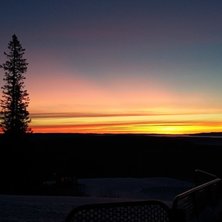Morgengry p&aring; Norefjell 
Sola er p&aring; vei opp, og d.