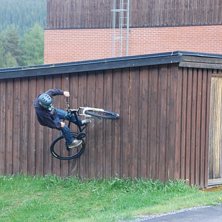 Langar lite wallrides.. Foto: Marcus Heikkinen. &Aring;kare: Simon Persson (jag).