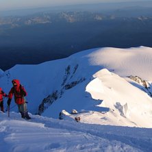 Femton minuter efter soluppg&aring;ngen och efter fem m. Foto: Kalle - Tveta - B&auml;ckstr&ouml;m. &Aring;kare: Ett g&auml;ng polacker.