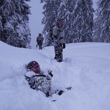 Ett sjukt dump som det n&auml;stan inte gick att &aring;ka . Foto: Barry. &Aring;kare: Filip Eklund (Liggande) och Kasper Kristenson.