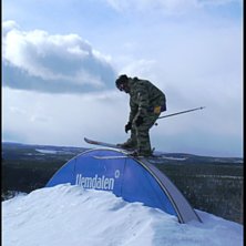 sw upp &aring;t h&ouml;ger. Foto: Henke Berglund. &Aring;kare: Daniel Rudolfsson.