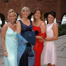 Diplomering i Stadshuset. Foto: Inger Syk. &Aring;kare: Nette, Malin, Ulliz &amp;amp; Sparran.