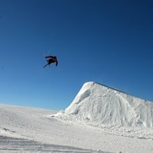 Br&auml;cke - svarta linjen. Foto: Anna Lov&eacute;us. &Aring;kare: Ok&auml;nd.