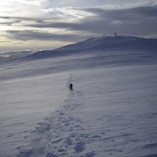 P&aring; v&auml;g upp mot toppen som ligger bakom kungslift. Foto: Erik Persson. &Aring;kare: Kristian Johansson.