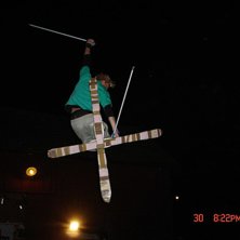 Ja vad g&ouml;r man inte n&auml;r man&auml;r 16 &aring;r gammal och. Foto: Andreas Gustafsson. &Aring;kare: Marcus Gustafsson.