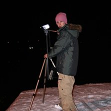 Jag st&aring;r och filmar p&aring; battleshipboxen.. Foto: Emil Gran&ouml;&ouml;. &Aring;kare: Jens Ortner.