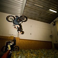 backflip. Foto: Kenneth Einars. &Aring;kare: Alexander B&auml;ckvall.