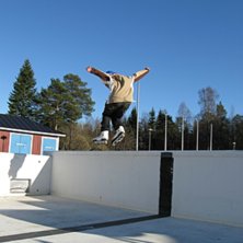 droppar 180 ner i en pool.. Foto: ulrik. &Aring;kare: jag.