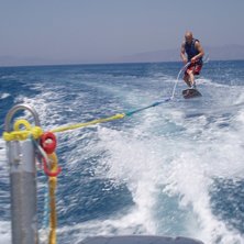Wakeboard p&aring; midsommardagen p&aring; Rhodos.... Foto: Kalle B&auml;cklin. &Aring;kare: Danne.