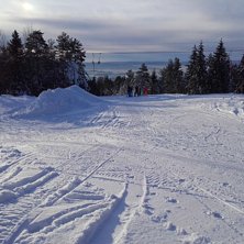 Alle bakker og heiser &aring;pne
Etter nattens sn&oslash;fall.