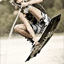 M&aring;rten tar tag i sin nya br&auml;da med besked!!. Foto: Simon Sj&ouml;r&eacute;n www.sjoren.se. &Aring;kare: M&aring;rten Holm.