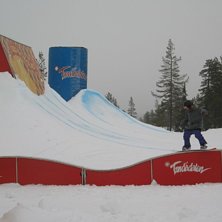 ett stycke bs/bs p&aring; herr rollercoaster.
. Foto: mor min, vad heter hon?. &Aring;kare: johanna holmstedt.