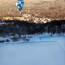 Thomas Berg snurrar ett varv i Hallsta. Foto: Anton &Ouml;stlund. &Aring;kare: Thomas Berg.
