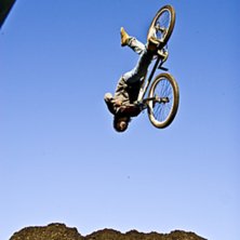 Sittandes intryckt i hoppets &amp;quot;insida&amp;. Foto: Christian &Aring;kesson. &Aring;kare: Teo Gustavson.