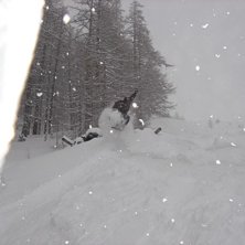 Kettu laddar g&auml;rnet i offpisten, dagen efter Popc. Foto: H&aring;kan Cervin. &Aring;kare: Jesper Kettu.