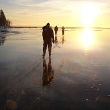 Beh&ouml;ver ingen beskrivning. Foto: Fajer Wennerberg. &Aring;kare: Robert Wahlstr&ouml;m, Mats Holmquist och Stina Holmquist.