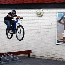 H&ouml;g ollie. Foto: Anton &Ouml;stlund. &Aring;kare: Mathias.