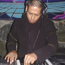 Jag spinner lite skivor p&aring; ett Rave i Stockholm... Foto: Polare.