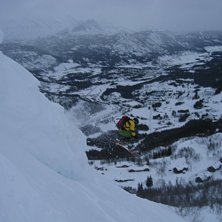 Litet hopp v&auml;ster om lilla matterhorn. Foto: Michael Antonsen. &Aring;kare: Daniel Chapuis.