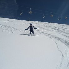 Wille testar offpist f&ouml;r f&ouml;rsta g&aring;ngen. Foto: Hans Halldin. &Aring;kare: William Halldin 13 &aring;r.