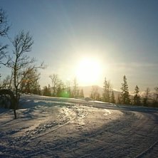Morgenstund i alpinbakken
P&aring;skens fineste dag s&aring;.