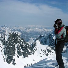 En av Lofotens h&ouml;gsta punkter med tillh&ouml;rande ut. Foto: Emil Persson. &Aring;kare: Karl Agestam.