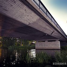 Gustaf K sl&auml;nger en fet mollbergare ut f&ouml;r &ouml;rsa. Foto: jonathan birkemyr. &Aring;kare: GustaF Kumlin.